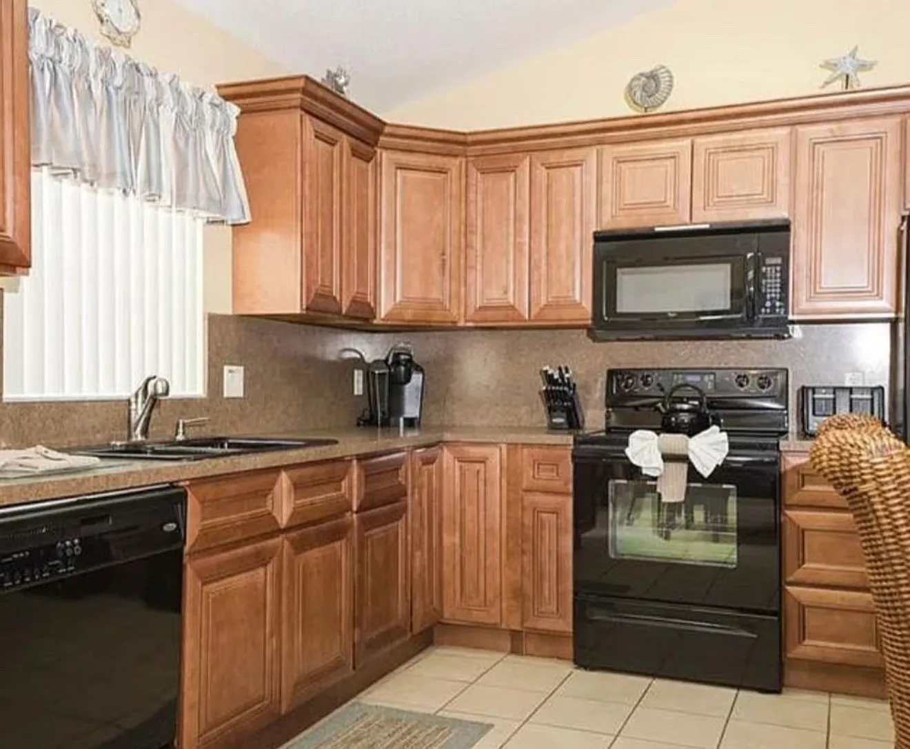 5 bed, 2136 sqft, $2,700 — Photo 2