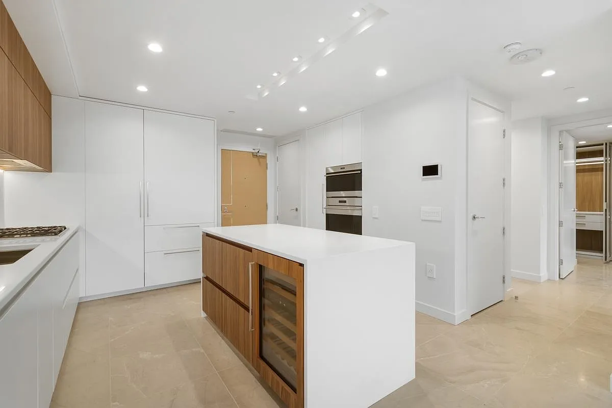 2 bed, 1001 sqft, $4,150 — Photo 3
