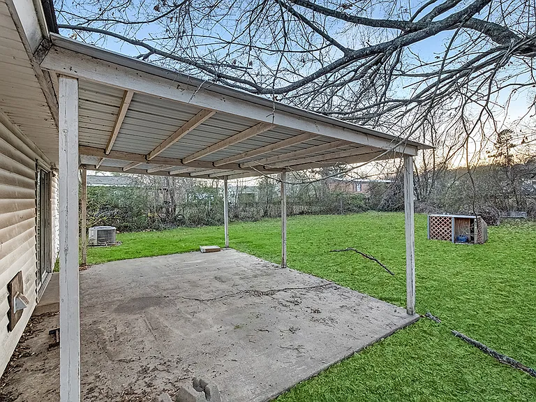224 Shellwood Dr — Photo 3
