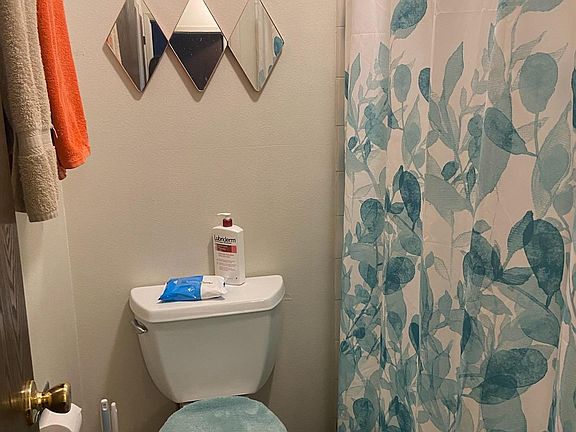 4th image of 1734 Azalea Dr APT 4