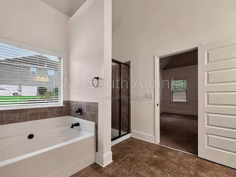 305 Legends Dr — Photo 25