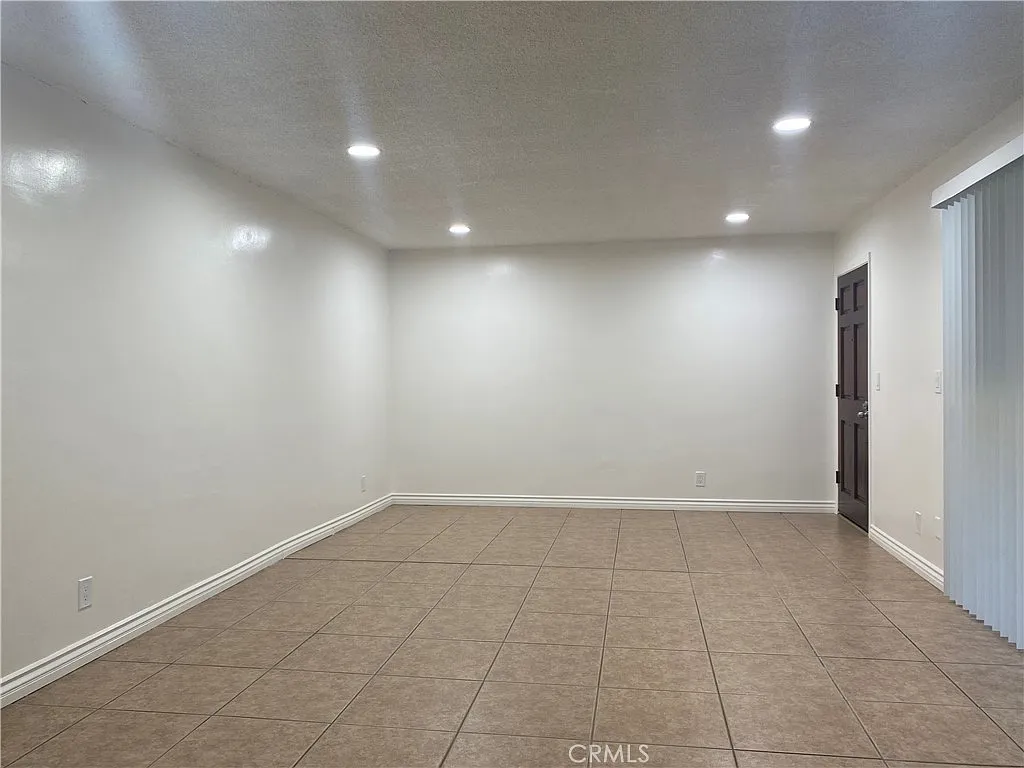 2 bed, 1036 sqft, $2,790 — Photo 4