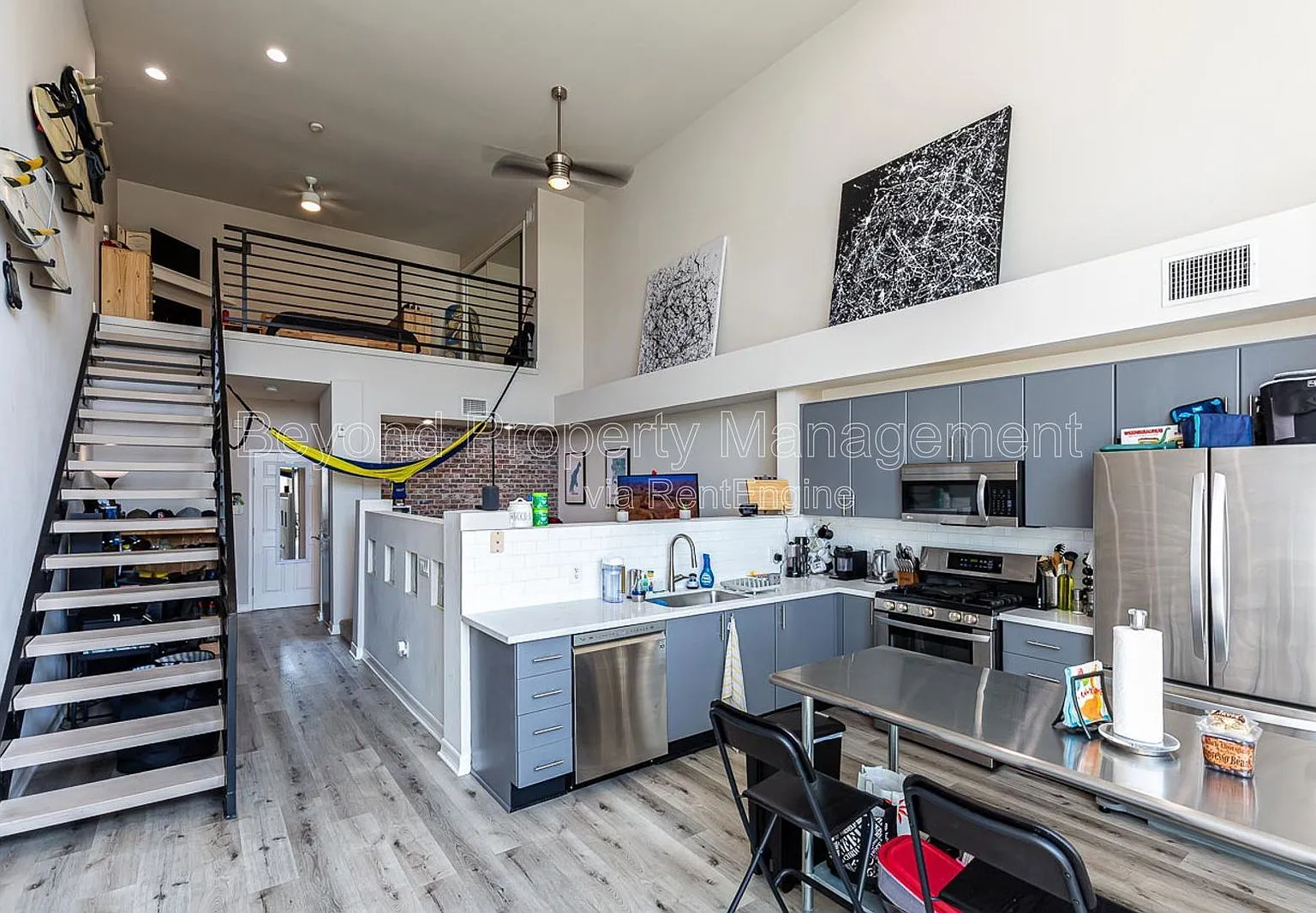 1 bed, 1.0 bath, 881 sqft, $2,988 — Photo 1