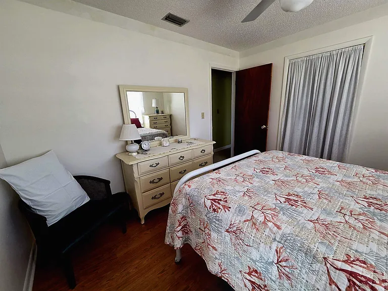 102 S Claire Dr — Photo 18