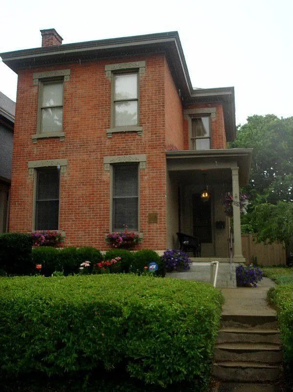 182 Thurman Ave photo 1