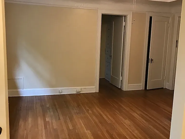 Flanders Apartments — Photo 7