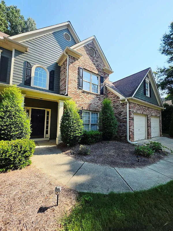5 bed, 3.0 bath, 2900 sqft, $2,600 — Photo 3