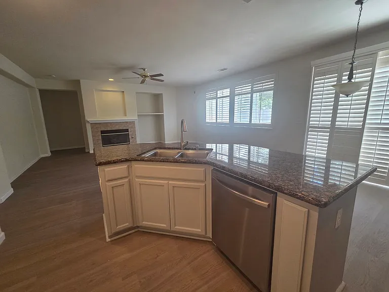 2086 Shenandoah Dr — Photo 6