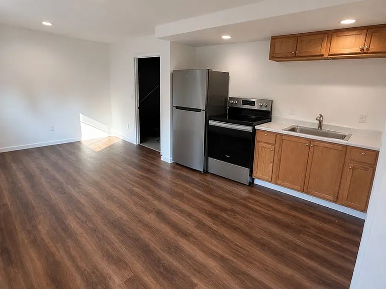 212 W 3rd St — Photo 17