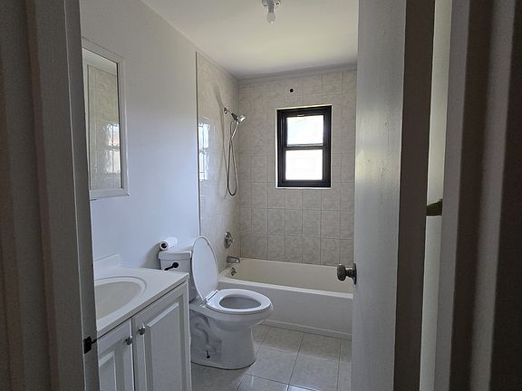 5th image of 204 Sneden Pl W #204