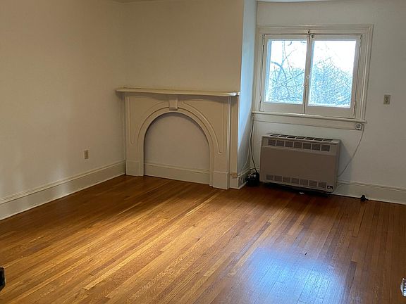 2nd image of 230 Joslen Blvd #6