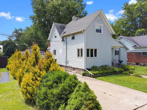 404 W Burbank St, Harvard, IL 60033