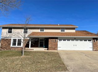 3960 Northbrook Dr, Decatur, IL 62526