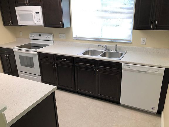 3rd image of 2647 Kinnon Dr