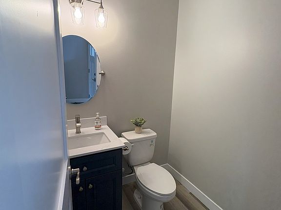 3rd image of 3519 Sussex Dr