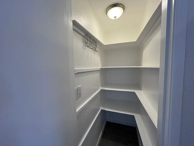 1121 Eureka St #1 — Photo 22