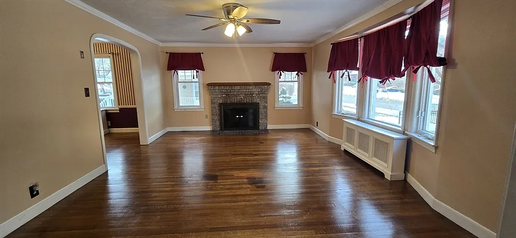 3 bed, 1.5 bath, 2518 sqft, $3,500 — Photo 3