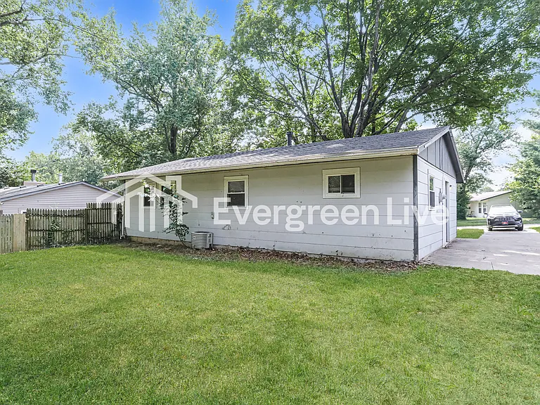 9622 Sacramento St — Photo 14