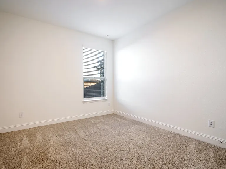 7470 Sanctuary Dr — Photo 20