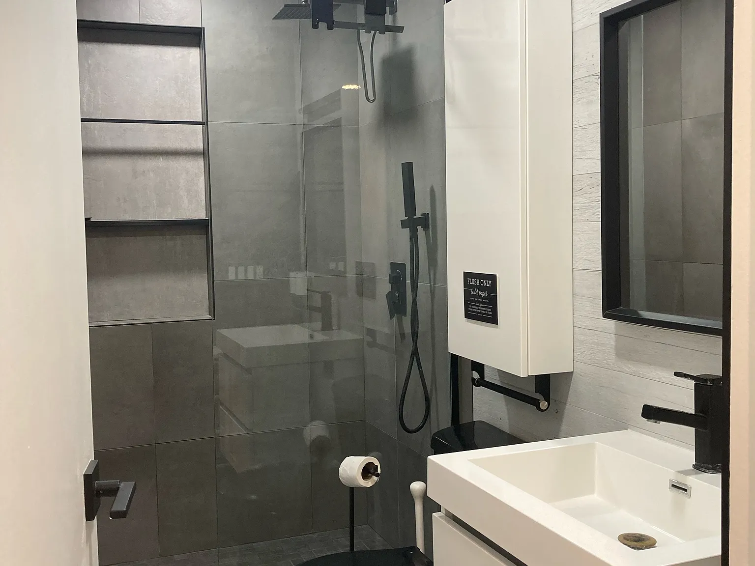 Studio, 350 sqft, $1,350 — Photo 3