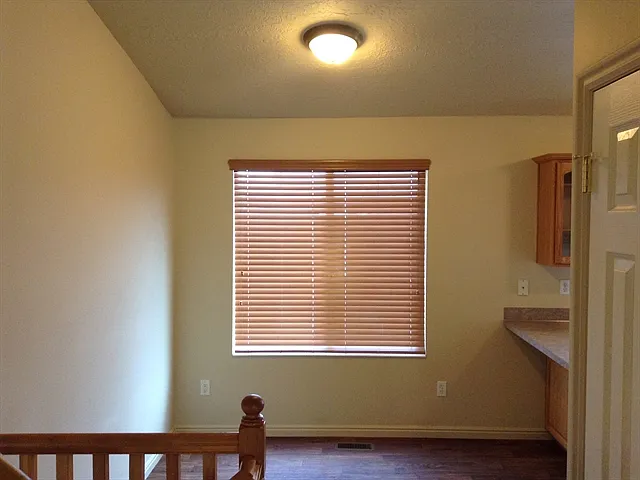 4 bed, 3.0 bath, 1710 sqft, $2,310 — Photo 4