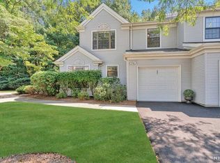 141 Day Ct, Mahwah, NJ 07430