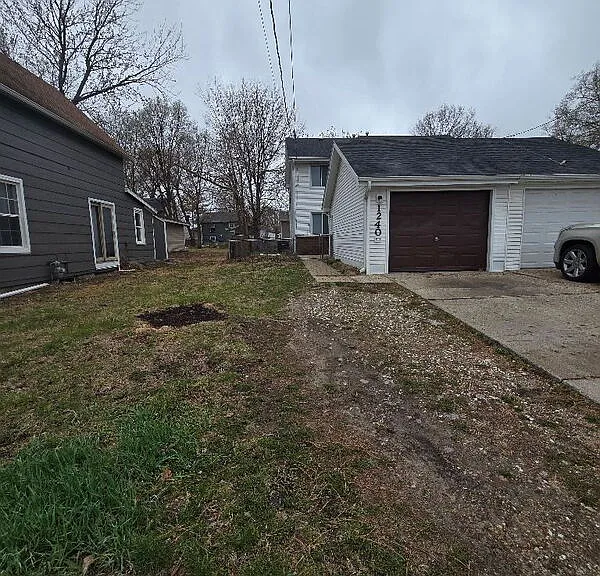 1240 Sampson St — Photo 2