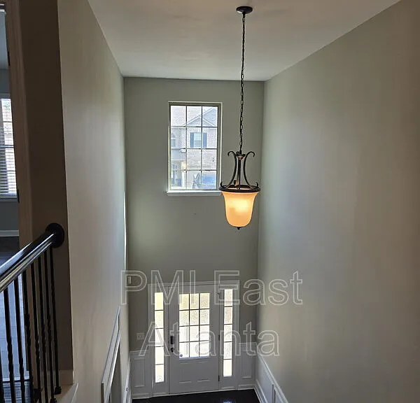 422 Live Oak Pass — Photo 2