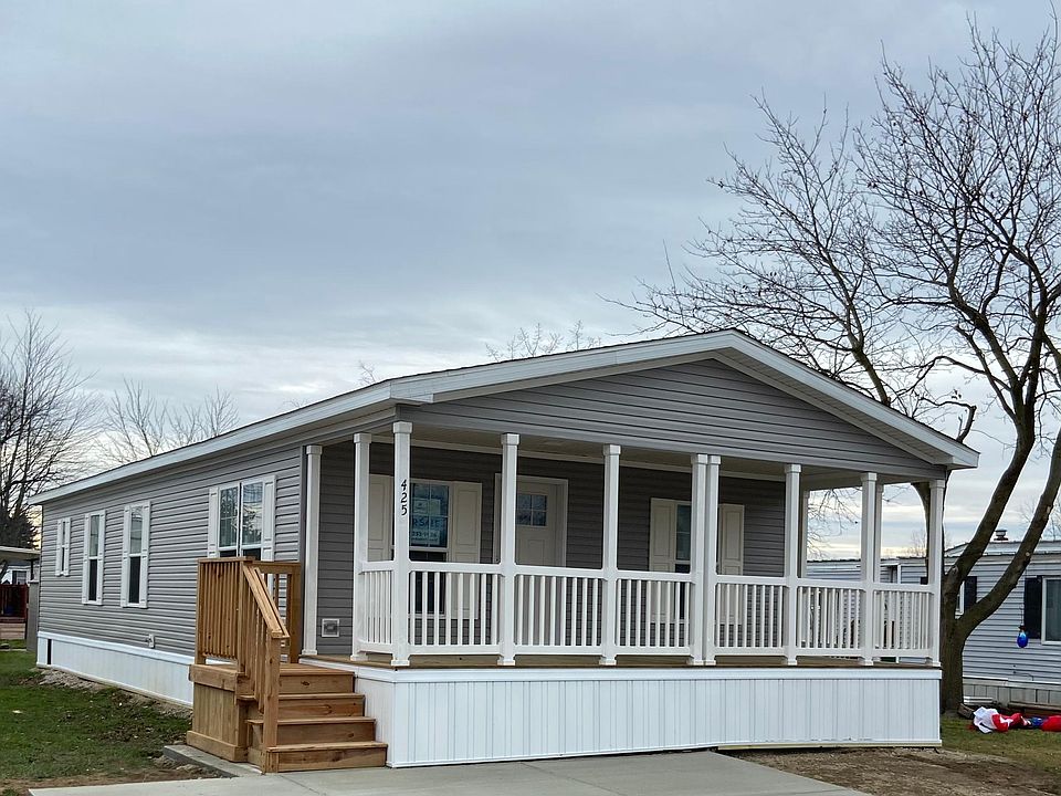 1st image of 425 Brookdale Dr #425