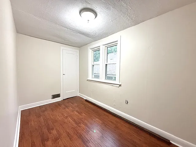 17 Thornton Ave #UPPER — Photo 7