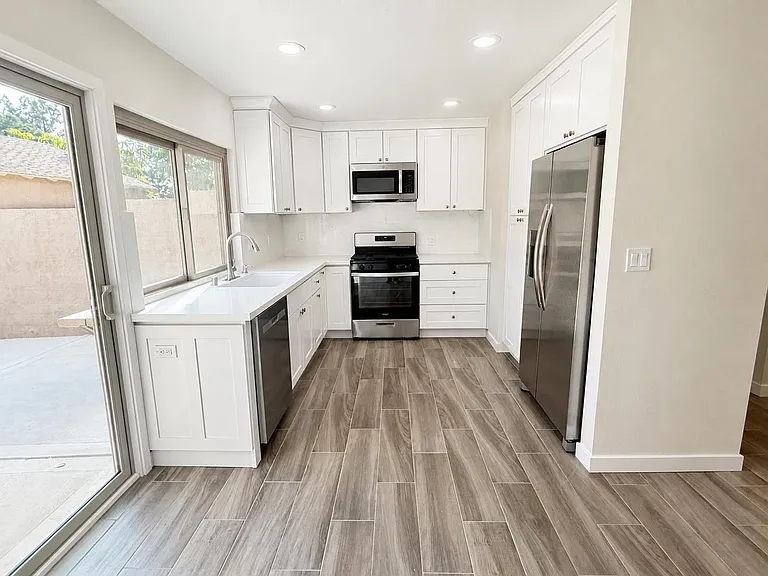 3853 Bixby Dr — Photo 8