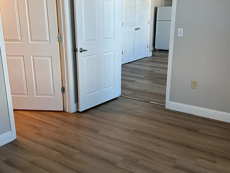 Drake Hotel Apartments — Photo 17