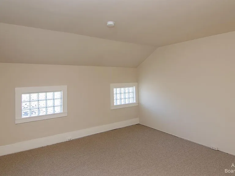 5071 Plymouth Rd — Photo 24