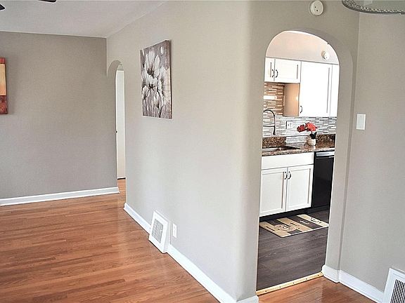 3rd image of 6136 Staely Ave