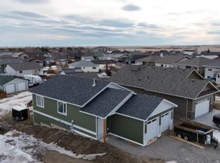 2016 W 30th Ave, Nanton, AB T0L1R0