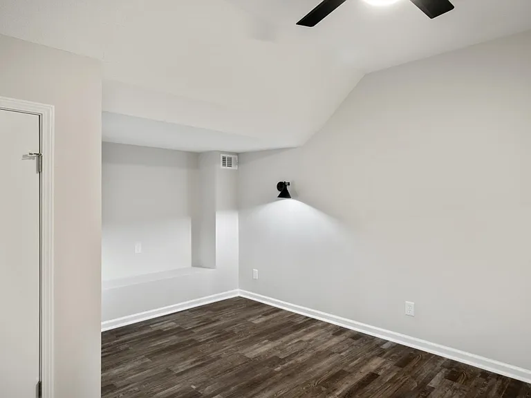 2754 Holmes St — Photo 6