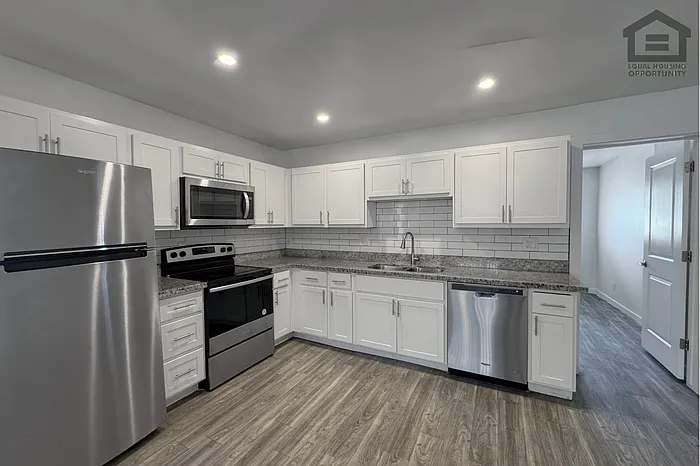 1336 E Willetta St #12 — Photo 8