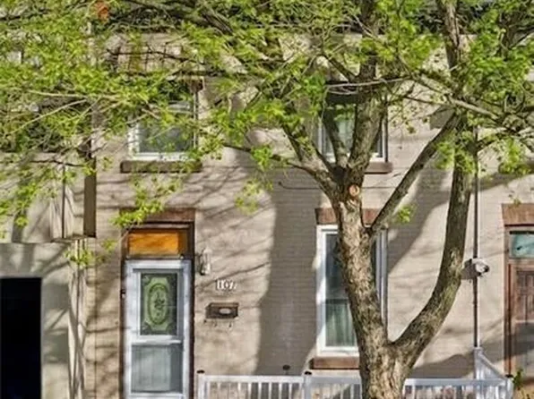 107 Queen St S, Hamilton, ON L8P 3R9
