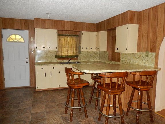 4th image of 1401 E Henrietta Ave