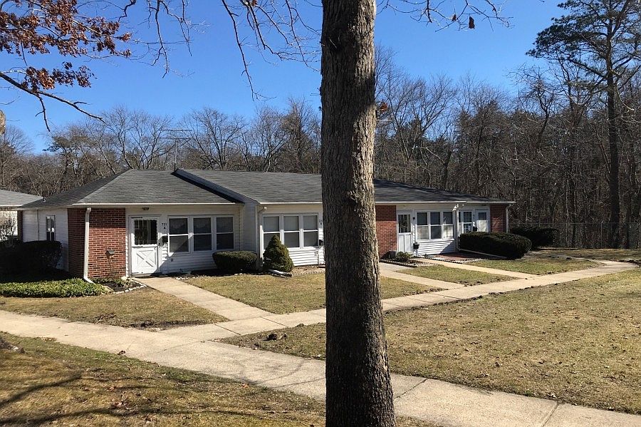 2nd image of 721D Buckingham Dr