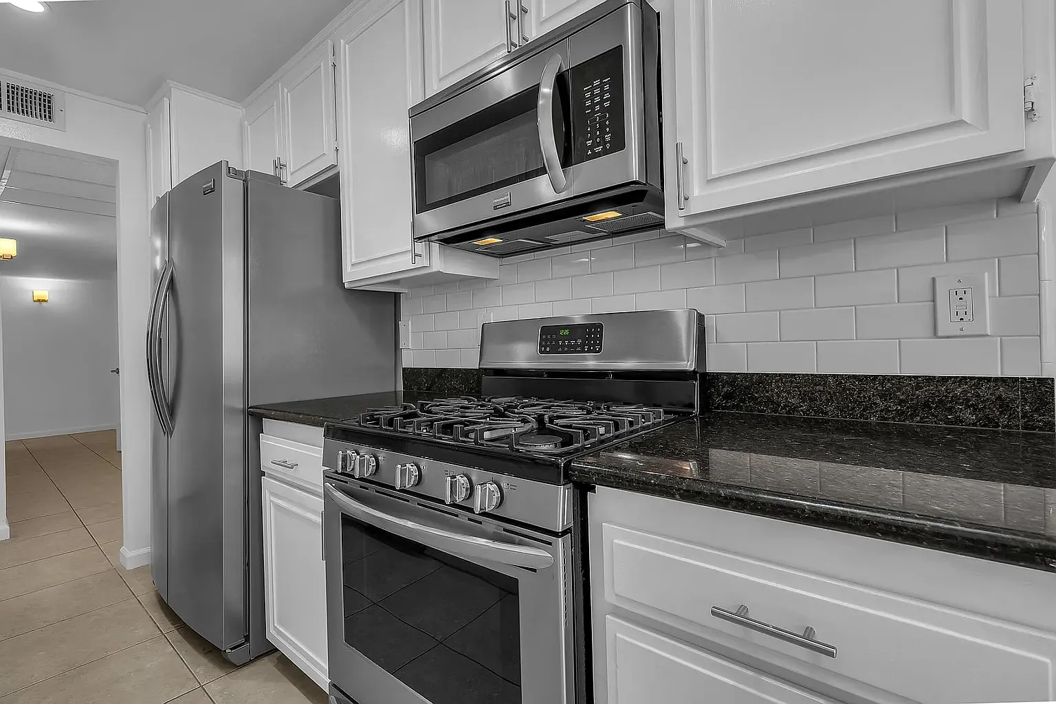 1946 Selby Apartments — Photo 4