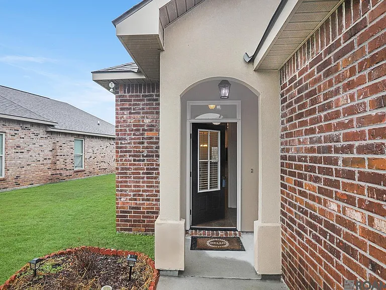 16248 Timberstone Dr — Photo 2