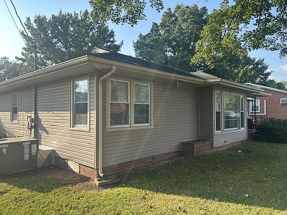 3rd image of 318 S Cedar Ln