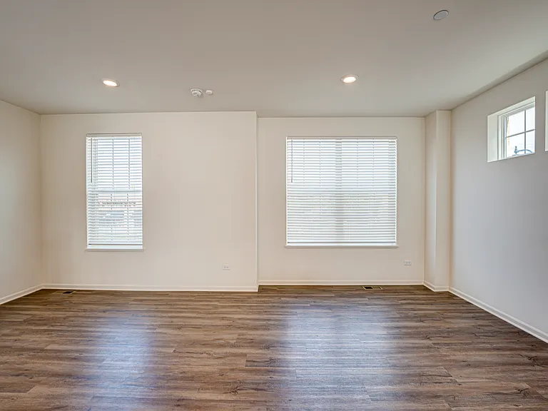 2939 Showplace Dr — Photo 7