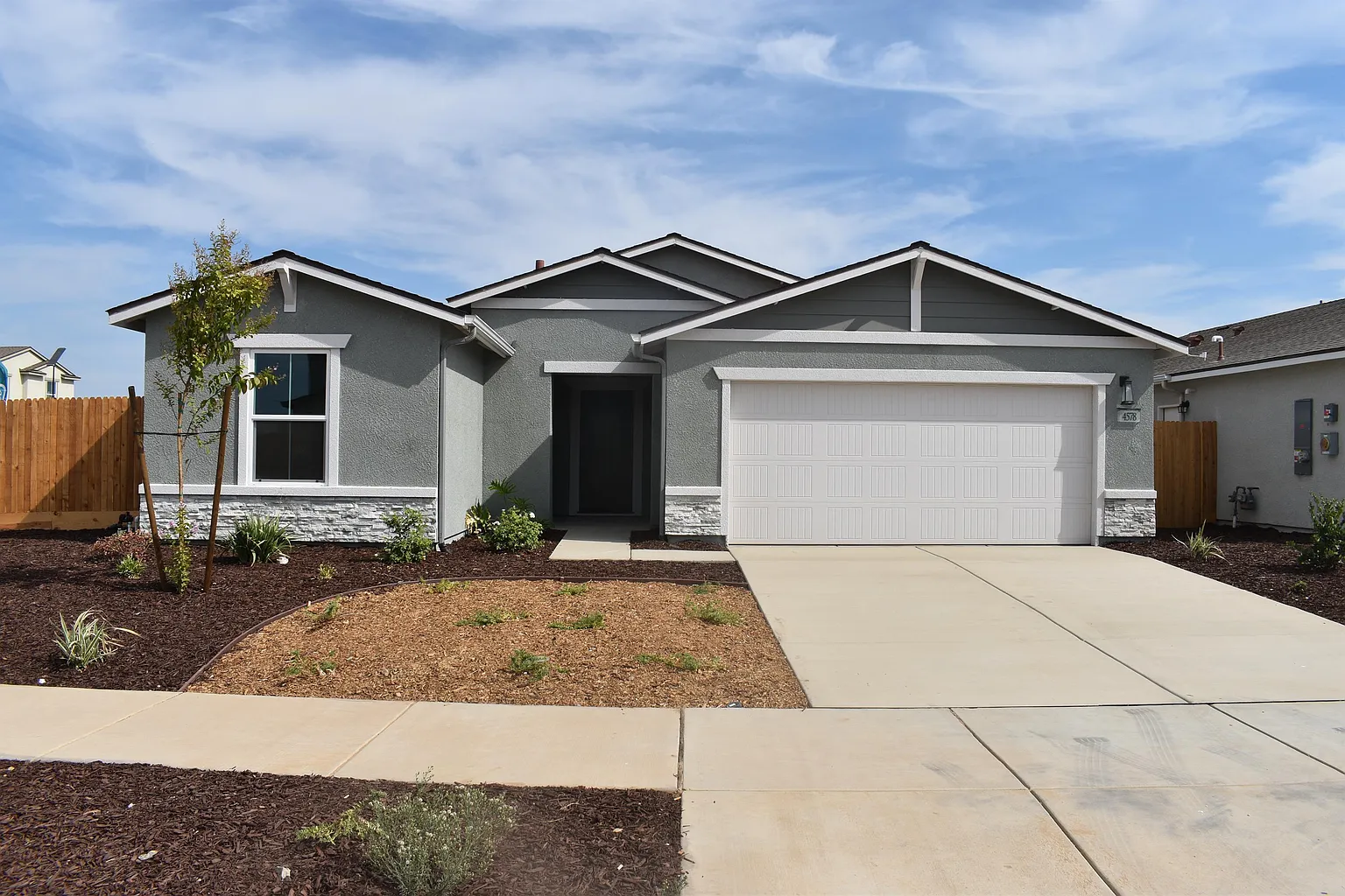 4578 Isabel Ct photo 1
