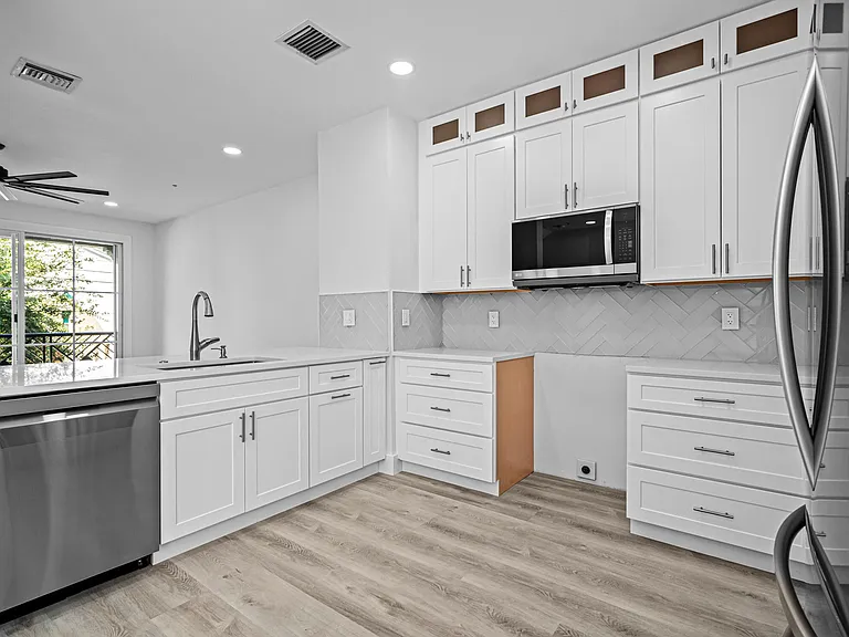 75 NW 4th Ave #75 — Photo 11
