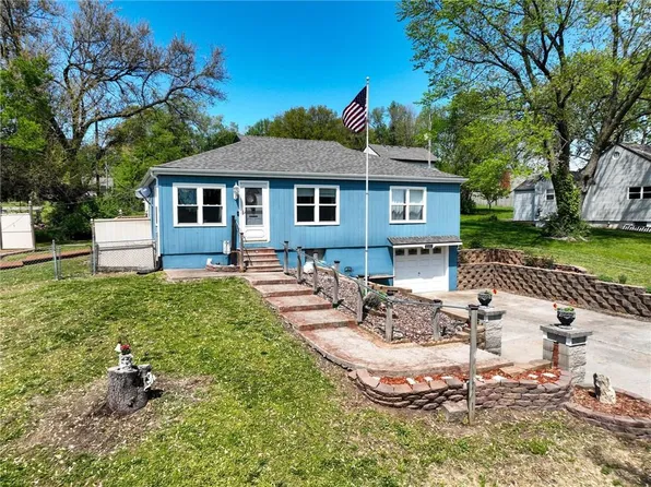 4216 Harmony Dr, Kansas City, KS 66106