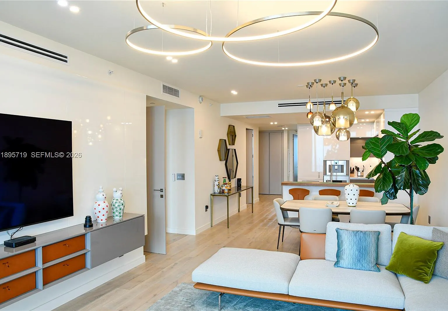 2 bed, 2.5 bath, 1447 sqft, $18,000 — Photo 4