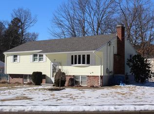 26 Hickory Ln, Hudson, MA 01749