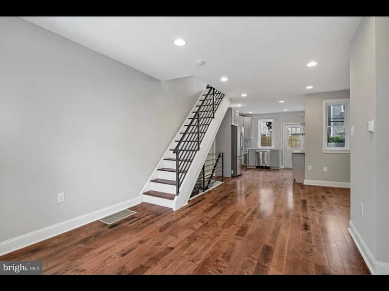 1439 S Etting St — Photo 1